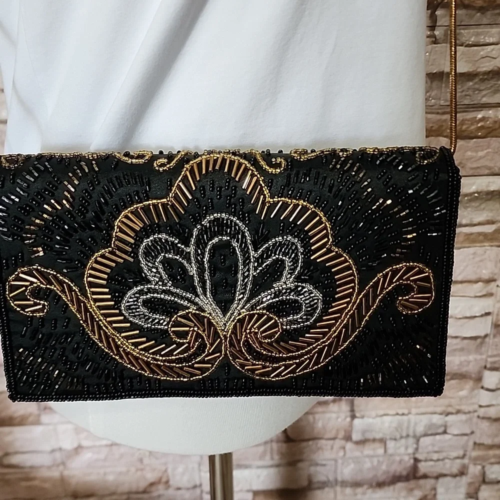 Carolyne Barton  Vintage Elegant Black and Gold Women's Clutch